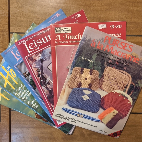 Lot of vtg craft magazines with patterns - Picture 1 of 3